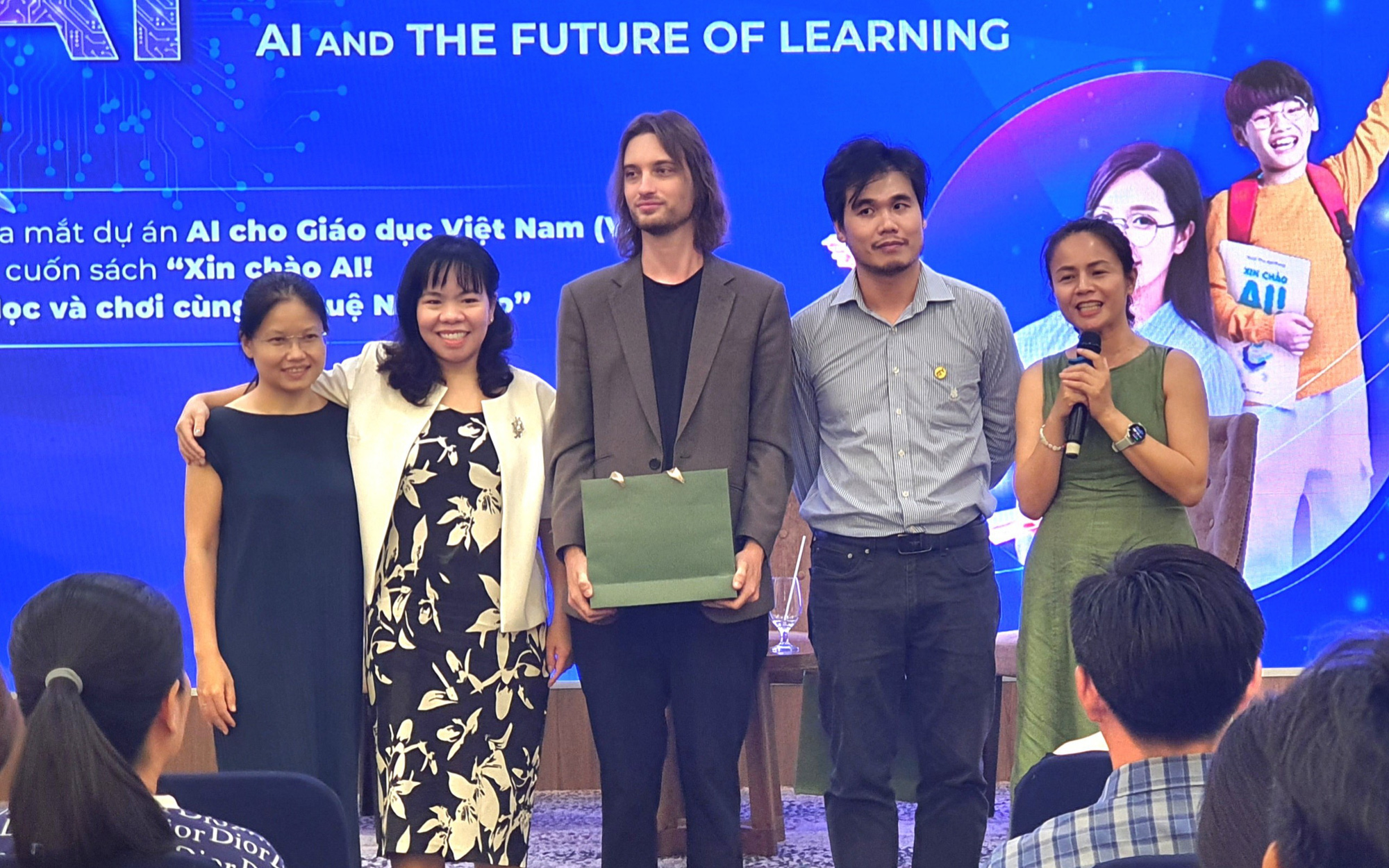 Ra mắt dự án AI cho giáo dục Việt Nam