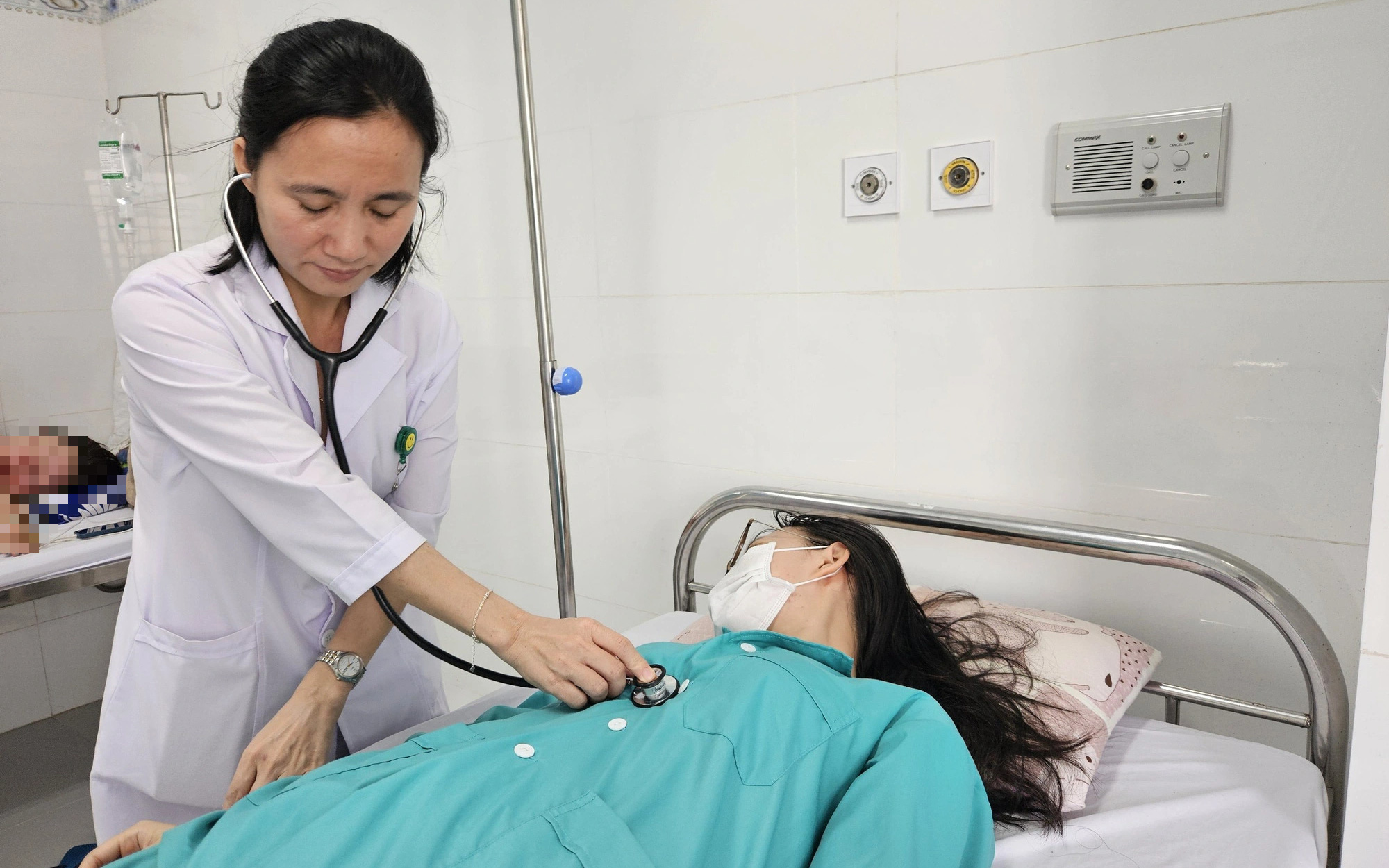 Vụ hàng chục học sinh nhập viện sau khi ăn hàng rong: Xác định nguyên nhân gây ngộ độc- Ảnh 2. Vụ học sinh THPT ở Nha Trang ngộ độc: Phát hiện khuẩn Salmonella