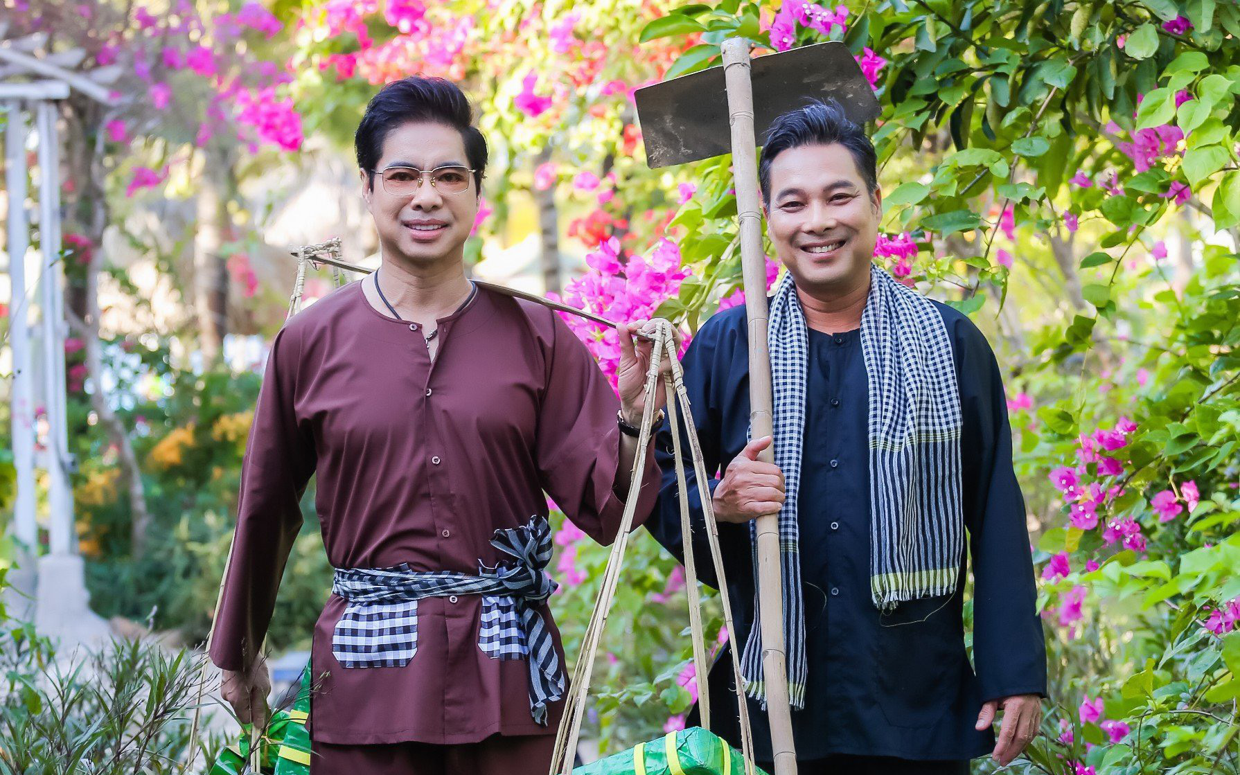 Bóc profile của JustaTee - giám đốc âm nhạc Anh trai 'Say Hi'- Ảnh 7. Ngọc Sơn rưng rưng kể chuyện em trai bán xe để anh theo đuổi sự nghiệp