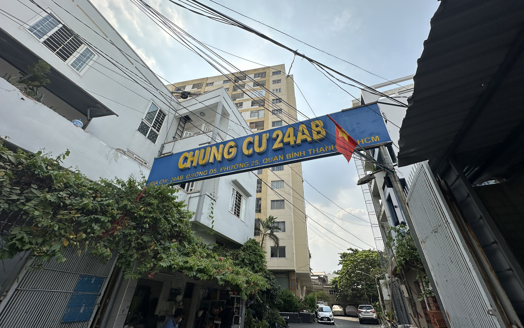 Nhân viên thu tiền nước nhưng không nộp, khách hàng bị cắt nước oan uổng- Ảnh 3. Bị cắt nước do nợ phí bảo trì, cư dân chung cư kiện ban quản trị