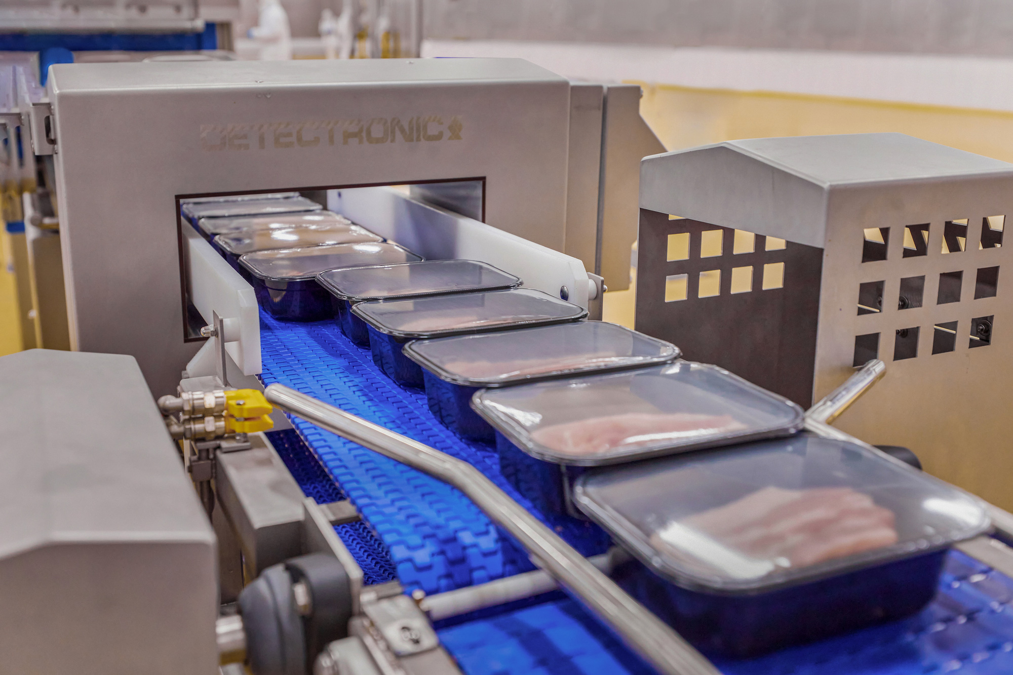 Quy trình sản xuất thịt ủ mát MEATDeli theo công nghệ thịt mát từ châu Âu.