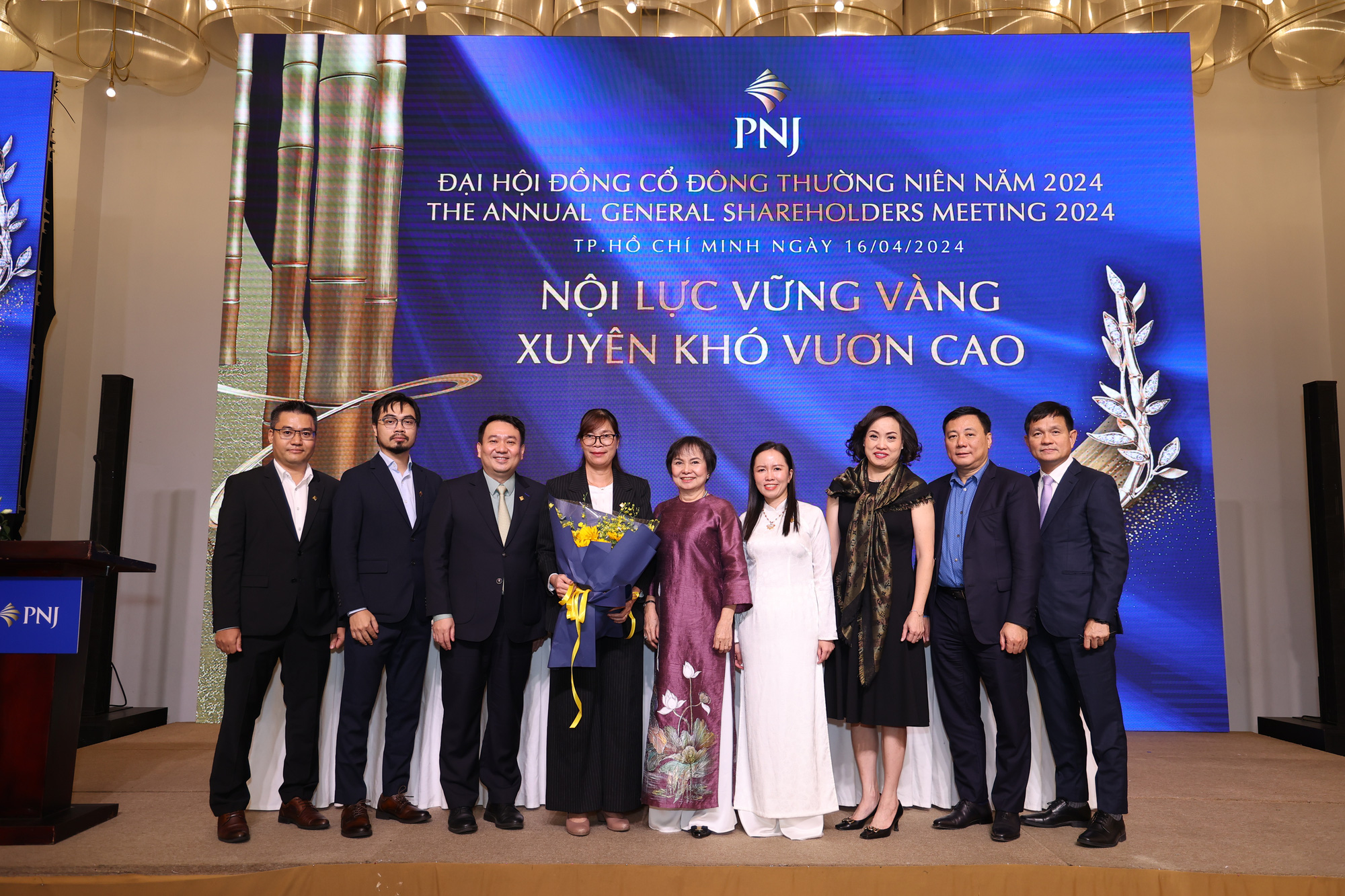 Bà Đặng Thị Lài tái đắc cử thành viên HĐQT - Ảnh: XUÂN LỘC