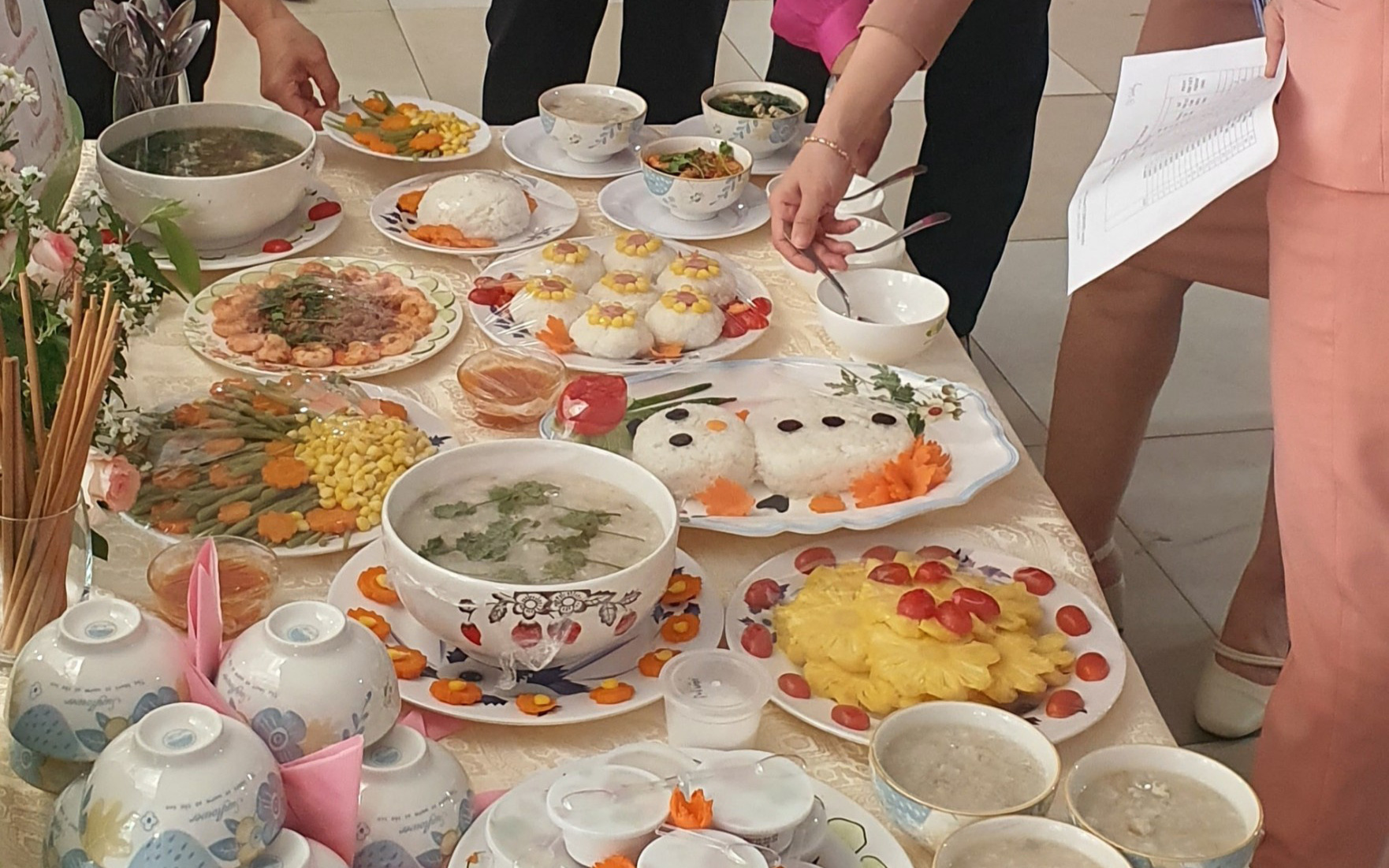 9 khoản thu dịch vụ trường công lập ở TP.HCM được phép thu năm học mới- Ảnh 2. 9 khoản thu dịch vụ trường công lập ở TP.HCM được phép thu năm học mới- Ảnh 2.