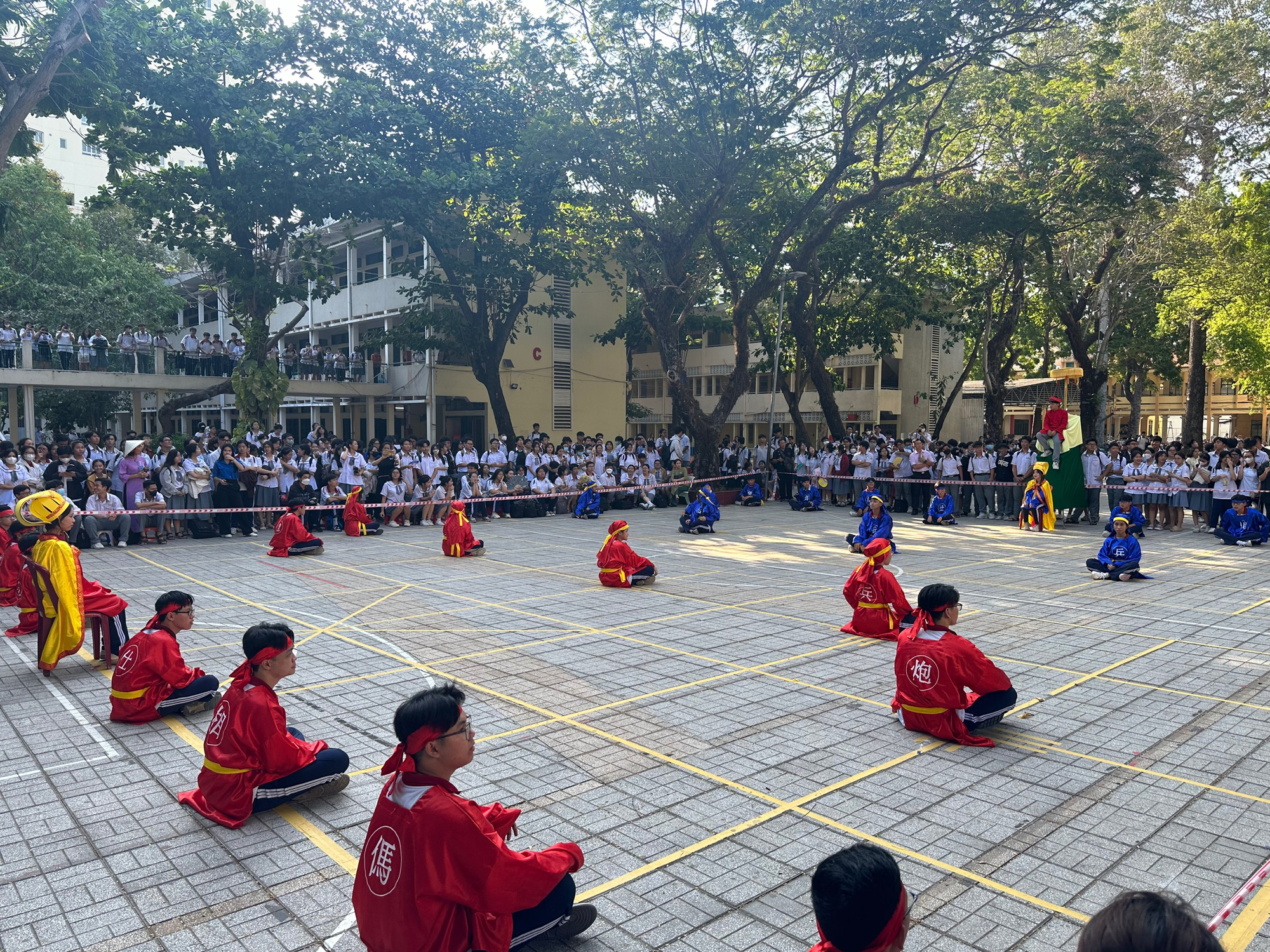 Thi đấu cờ người và loạt hoạt động hướng đến ngày Giỗ Tổ tại Trường THPT Hùng Vương- Ảnh 11.