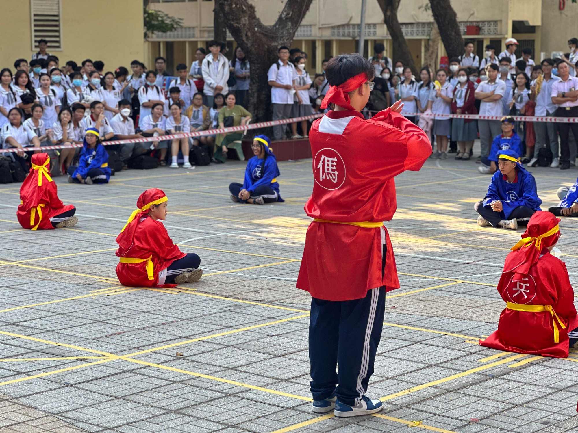 Thi đấu cờ người và loạt hoạt động hướng đến ngày Giỗ Tổ tại Trường THPT Hùng Vương- Ảnh 8.