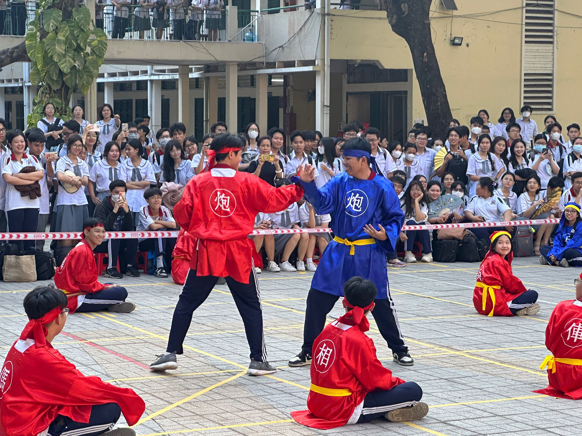 Thi đấu cờ người và loạt hoạt động hướng đến ngày Giỗ Tổ tại Trường THPT Hùng Vương- Ảnh 12.