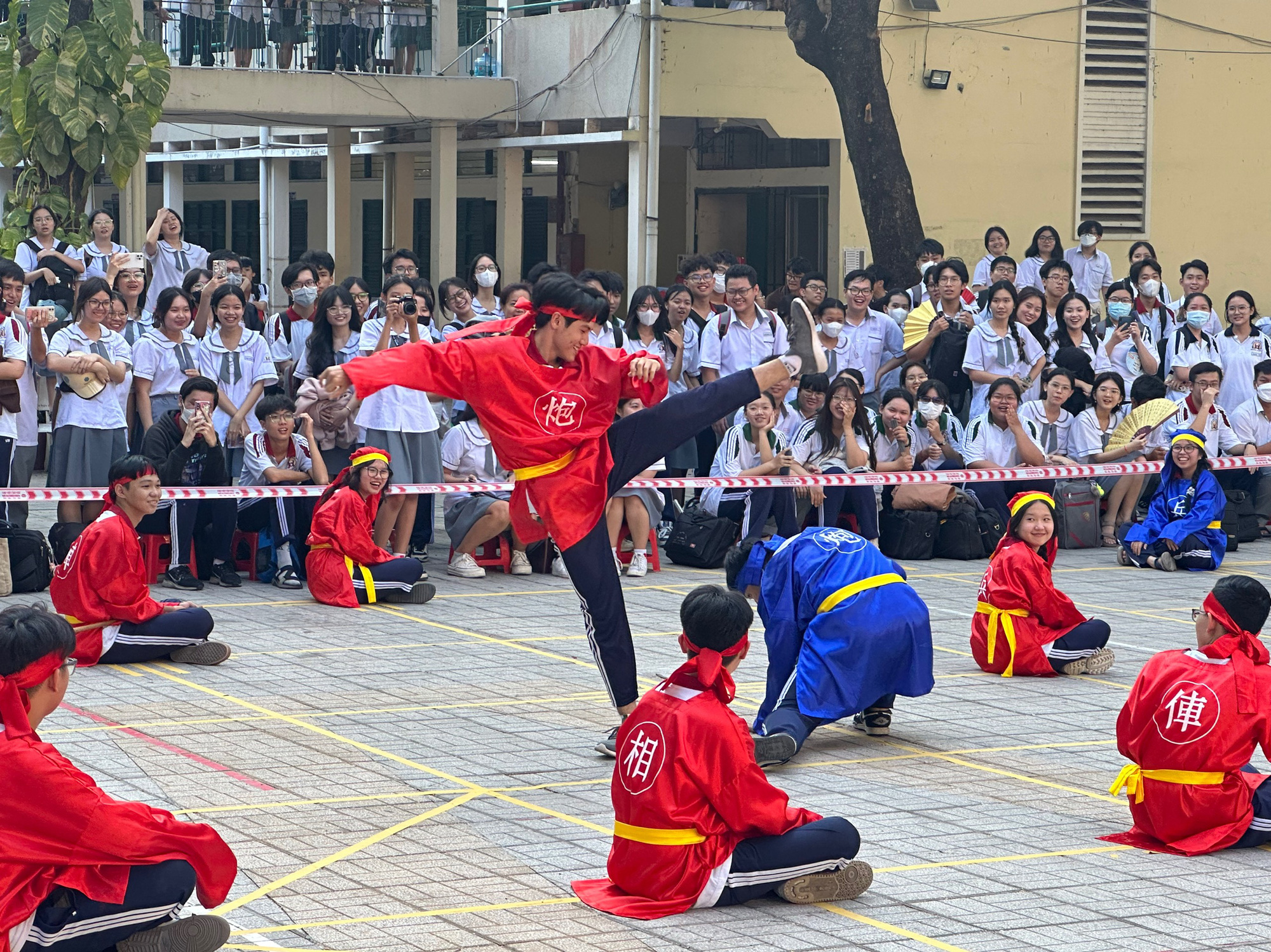 Thi đấu cờ người và loạt hoạt động hướng đến ngày Giỗ Tổ tại Trường THPT Hùng Vương- Ảnh 14.