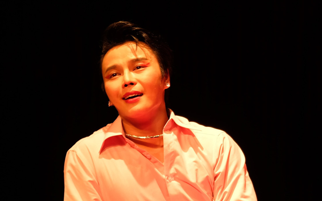 Võ Minh Lâm chạy từ 7 tuổi đến ngoài 70 trên sân khấu từ cải lương qua kịch- Ảnh 5. Võ Minh Lâm khác thường khi vào vai đồng tính trong Tiếng chim vườn ngọc