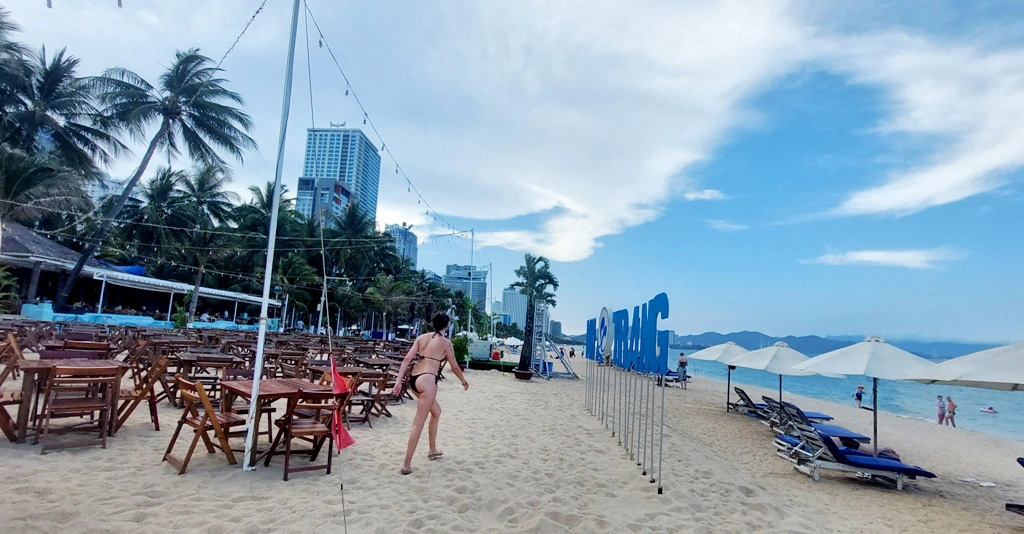 Vì sao người dân phải 'xin cấp phép thả diều' trên bãi biển Nha Trang?- Ảnh 5. Khánh Hòa lại gia hạn cho Sailing Club kinh doanh trên bãi biển Nha Trang