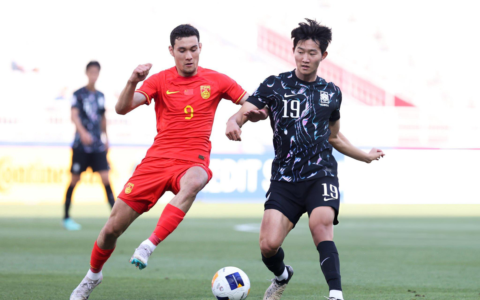U23 Thái Lan thảm bại trước đương kim vô địch Saudi Arabia- Ảnh 4. Lại dùng thủ môn đá tiền đạo, U23 Trung Quốc vẫn không thể ghi bàn