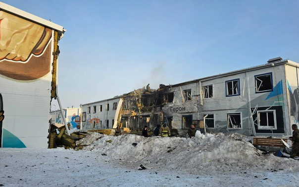 Ukraine phá hủy 6 máy bay, làm hư 8 chiếc ở căn cứ không quân Nga- Ảnh 2. Máy bay không người lái lần đầu tấn công vào sâu lãnh thổ Nga