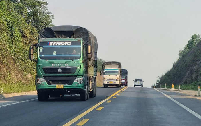 Xe lớn bắt đầu 