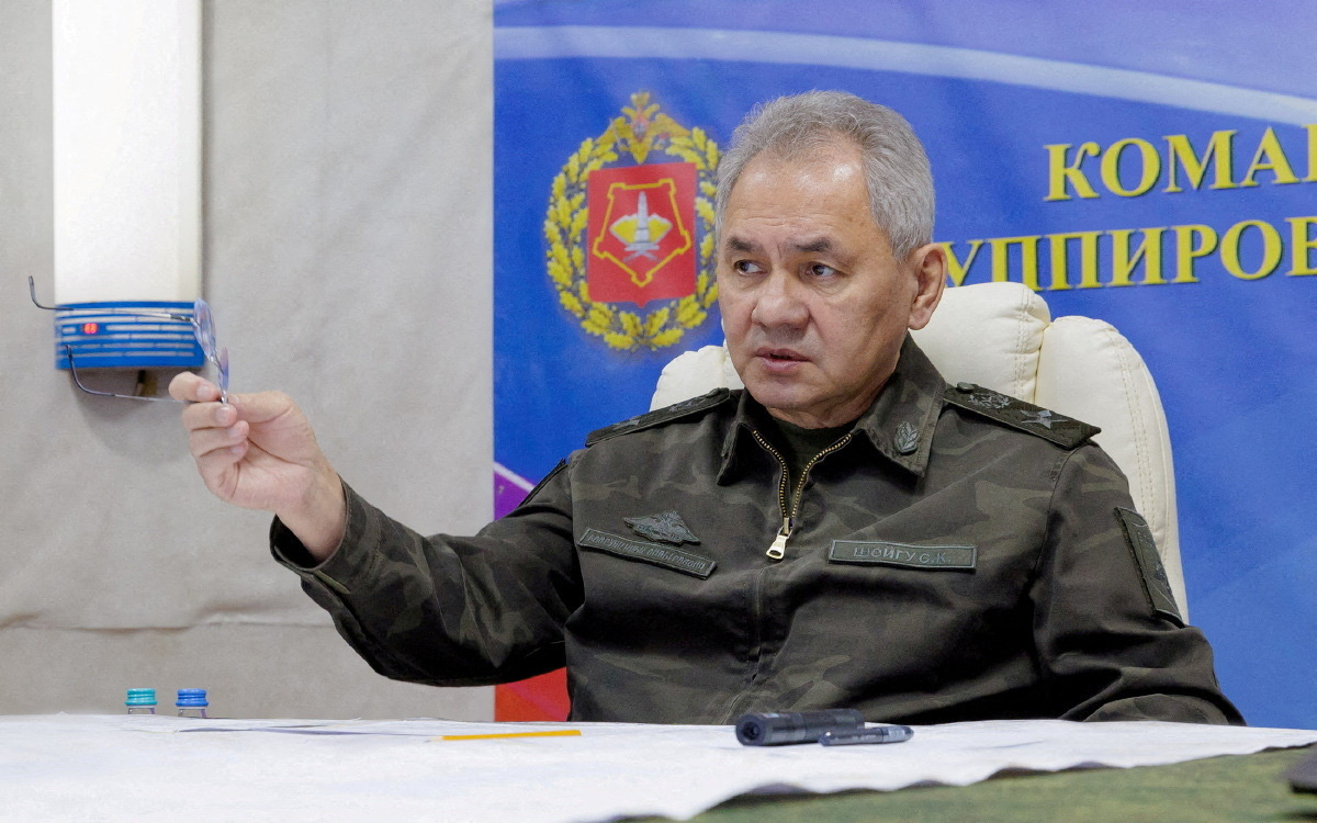 Tổng thống Ukraine hạ độ tuổi huy động quân từ 27 xuống 25- Ảnh 3. Nga họp các chỉ huy quân đội: Đã chiếm thêm 400km2 của Ukraine