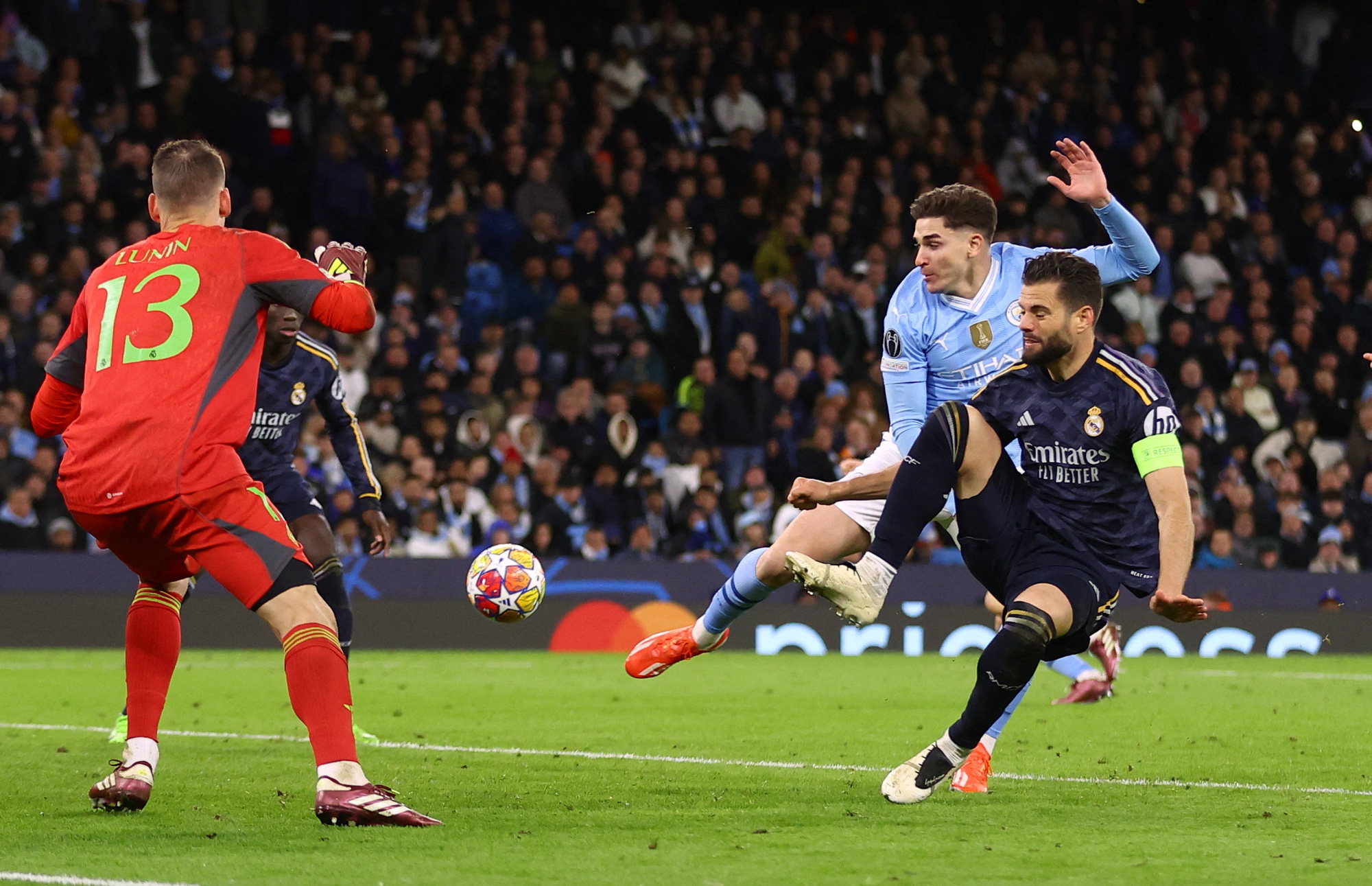 Tin tức thể thao sáng 20-4: Zidane đồng ý dẫn dắt Bayern- Ảnh 3. Nacho chia tay Real Madrid để tìm bến đỗ mới - Ảnh: REUTERS
