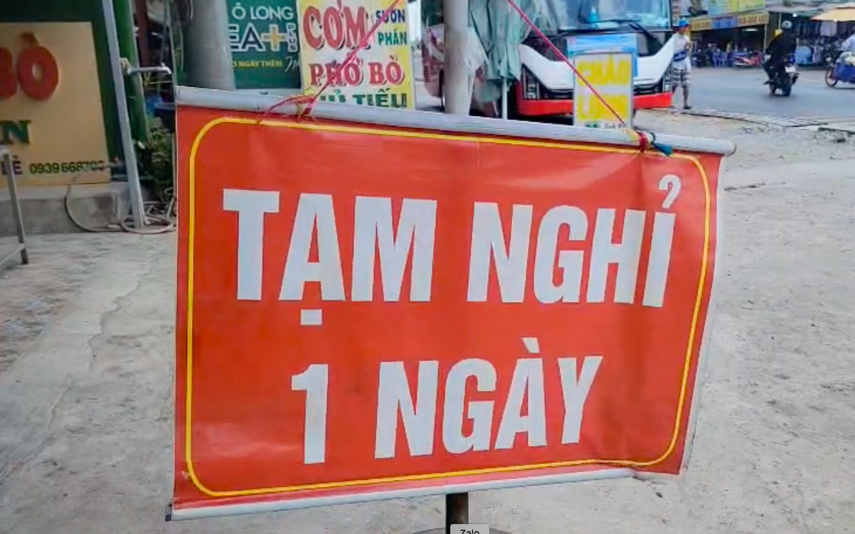 Lý giải nguyên nhân có nơi cúp nước 4 ngày liên tục ở Vĩnh Long- Ảnh 2. Chủ quán than vãn, đóng cửa vì cúp nước liên tục 3 ngày
