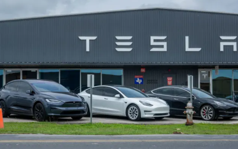 Kiện Cơ quan vận tải Thụy Điển, Tesla bị bác đơn- Ảnh 2. Doanh số giảm, xe điện Tesla giảm giá