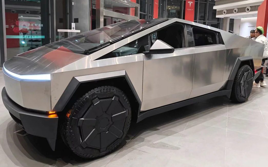 Tesla Cybertruck hỏng hóc quá nhiều, hãng phải đổi xe mới sau 3 tháng- Ảnh 9. Bán tải Tesla Cybertruck kẹt chân ga, dễ gây tai nạn cho người dùng