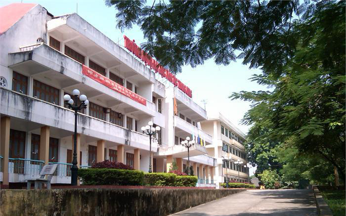 TP.HCM: Nhiều trường cho học sinh nghỉ 9 ngày dịp lễ 30-4- Ảnh 2. Cả nước nghỉ lễ 5 ngày, trường không cho học sinh về mà phải ở ký túc xá ôn thi?