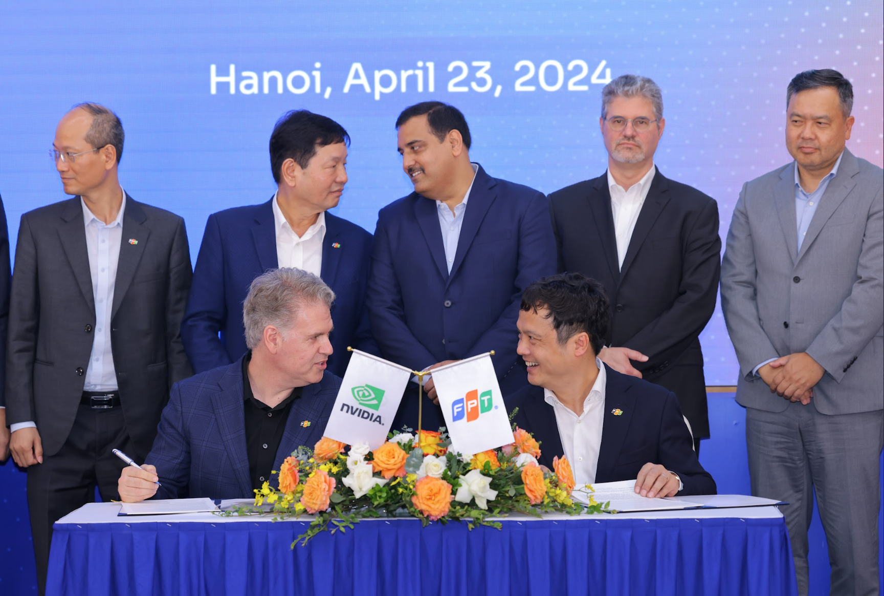 Tập đoàn FPT và Tập đoàn NVIDIA ký kết hợp tác chiến lược toàn diện với nhau - Ảnh: VÂN ANH Tập đoàn FPT và Tập đoàn Nvidia ký kết hợp tác chiến lược toàn diện với nhau - Ảnh: VÂN ANH