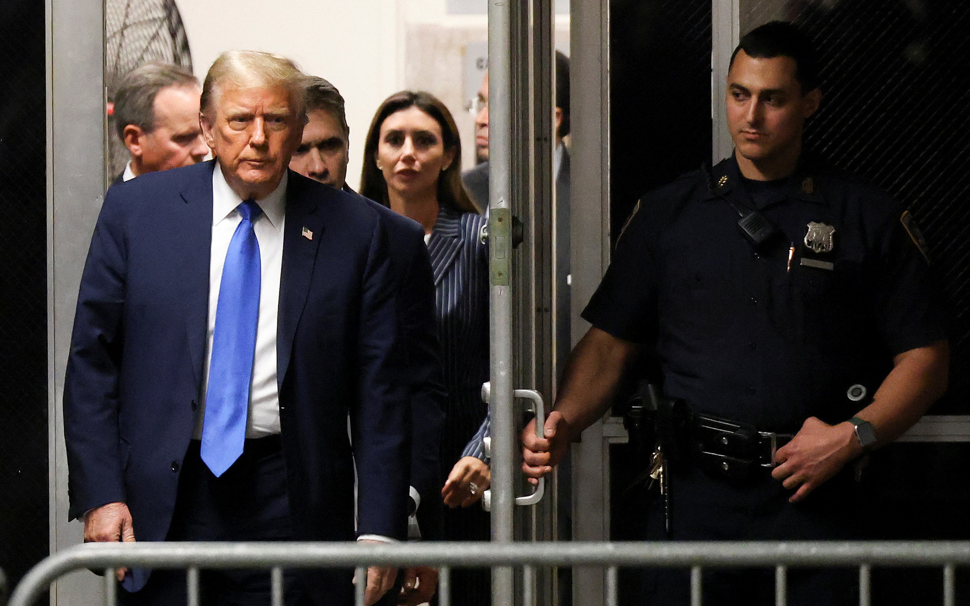 Nếu bị kết án, ông Trump có hết đường vào Nhà Trắng?- Ảnh 3. Công tố cáo buộc ông Trump lừa dối cử tri để đắc cử