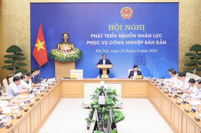 Hội nghị phát triển nguồn nhân lực phục vụ công nghiệp bán dẫn diễn ra tại Hà Nội chiều 24-4 - Ảnh: NHẬT BẮC