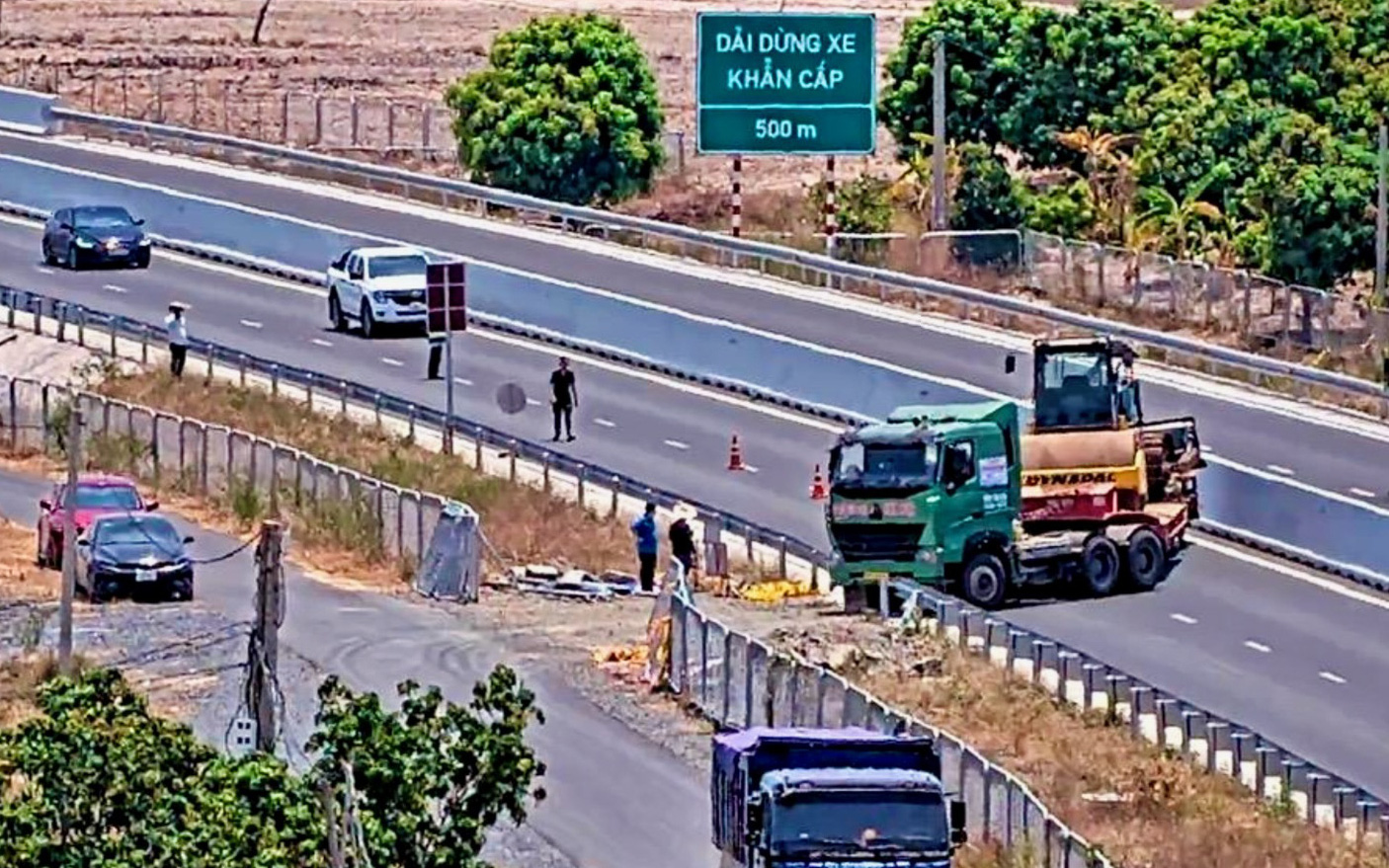 Xác minh clip ô tô lùi trên cao tốc Nha Trang - Cam Lâm - Ảnh 2.