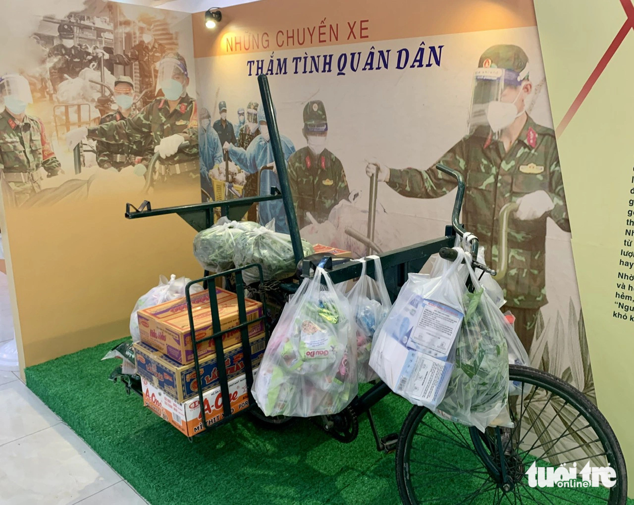 Tái hiện những chuyến xe thắm tình quân dân trong thời điểm dịch bệnh COVID-19 - Ảnh: HOÀI PHƯƠNG