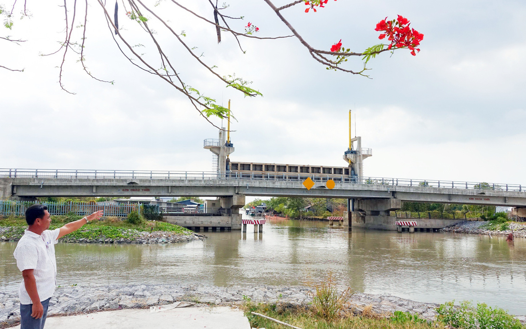 Độ mặn tại các nhánh sông Mekong giảm, người dân hạ nguồn tranh thủ lấy nước ngọt- Ảnh 3. Giải pháp về nguồn nước ĐBSCL - Kỳ 2: Ngăn mặn chậm tiến độ, người dân bất lợi