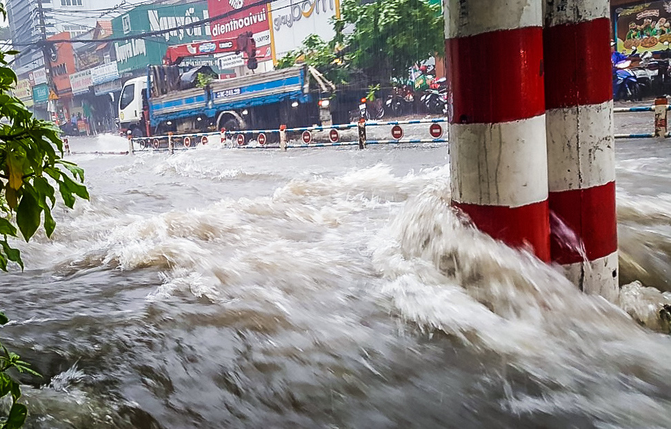 Dự án xây hệ thống thoát nước đường Võ Văn Ngân sắp xong sau 4 năm chật vật- Ảnh 3.
