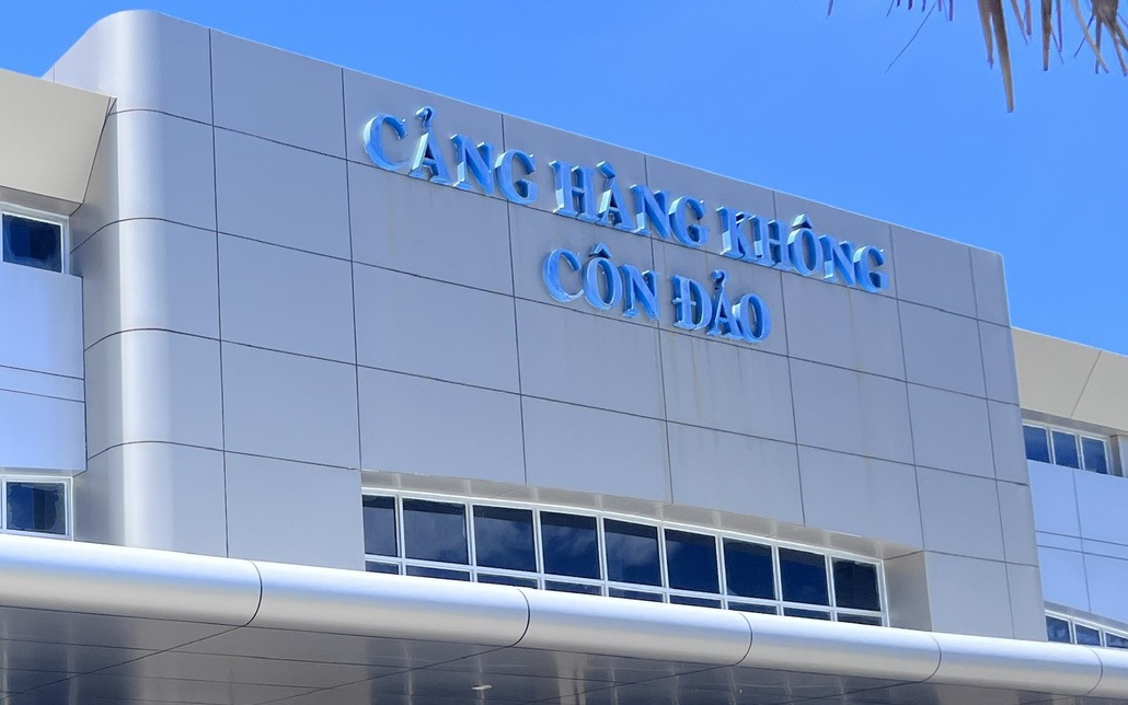 Bộ Giao thông vận tải yêu cầu kiểm tra giá vé máy bay tăng cao- Ảnh 2. Côn Đảo vắng khách dịp lễ 30-4 và 1-5 dù vé máy bay dư thừa