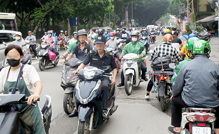 Dùng AI để phạt nguội xe máy, tại sao không?- Ảnh 2. Phạt nguội lái xe máy là bước đầu, căn cơ vẫn là văn hóa giao thông