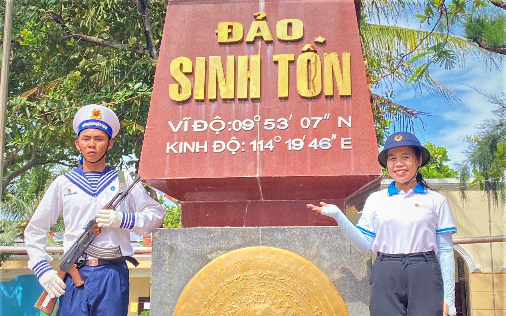 Vượt sóng đến Trường Sa, mang yêu thương nối liền đảo xa- Ảnh 2. 7 ngày vượt sóng của hành trình mơ ước ra Trường Sa