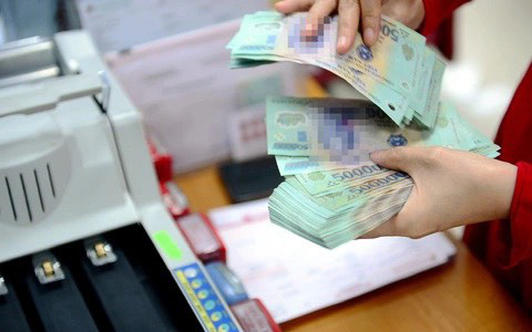 Ngân hàng Nhà nước thúc tăng tín dụng 'đúng, trúng mục tiêu'- Ảnh 2. "Lãi suất sẽ tăng trở lại"