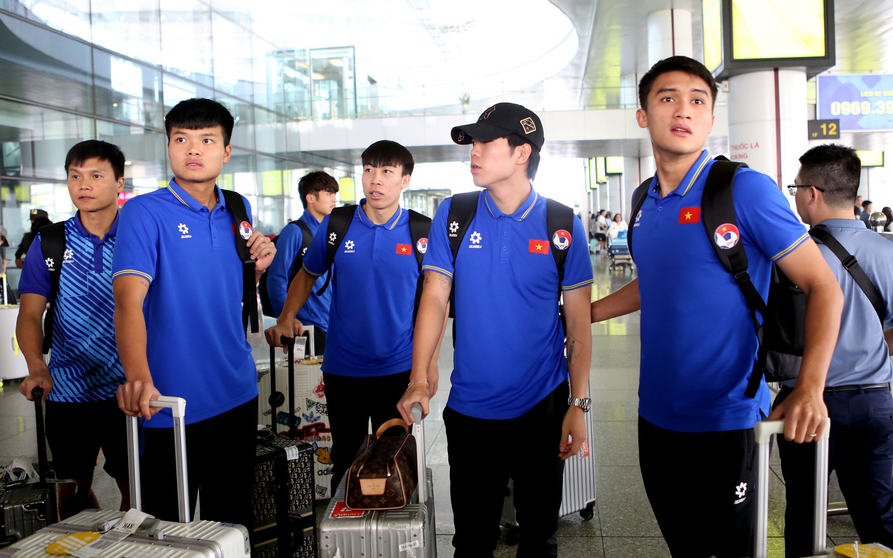 Lịch trực tiếp bán kết U23 châu Á: U23 Indonesia đấu Uzbekistan- Ảnh 2. U23 Việt Nam lặng lẽ về nước