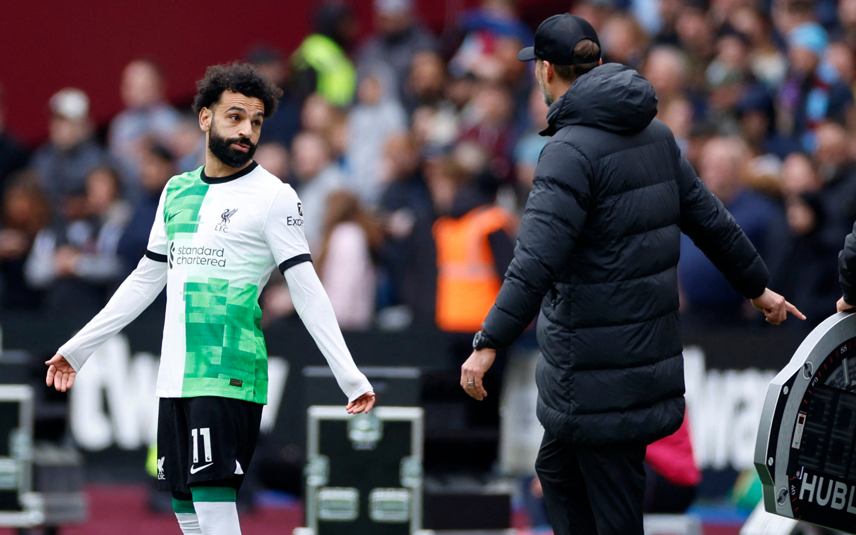 Tin tức thể thao sáng 2-5: Ronaldo đưa Al Nassr vào chung kết- Ảnh 2. Tranh cãi giữa Salah và HLV Klopp nổ ra sau cái bắt tay nửa vời?