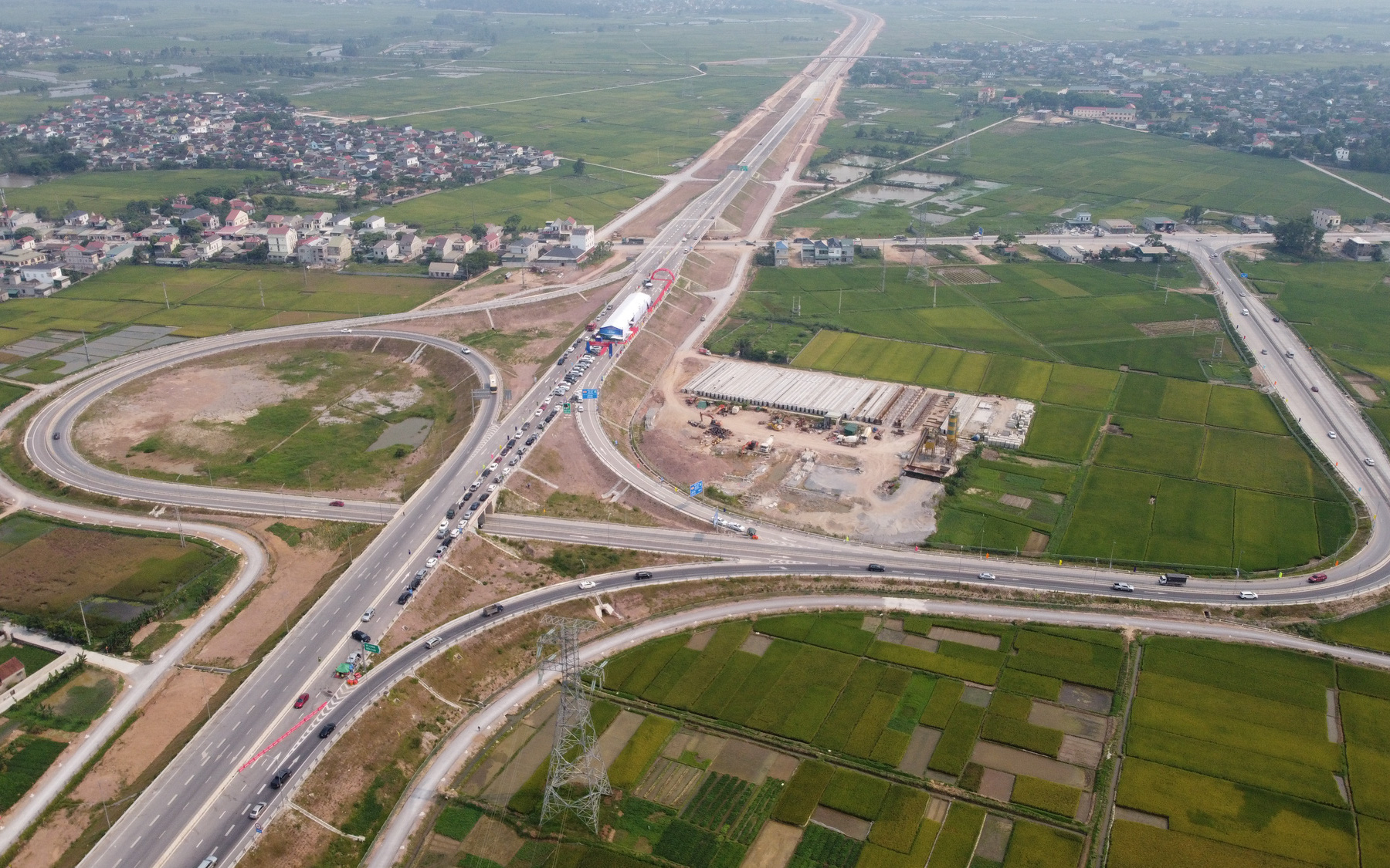Cao tốc Diễn Châu - Bãi Vọt thu phí từ ngày 5-1 - Ảnh 2.