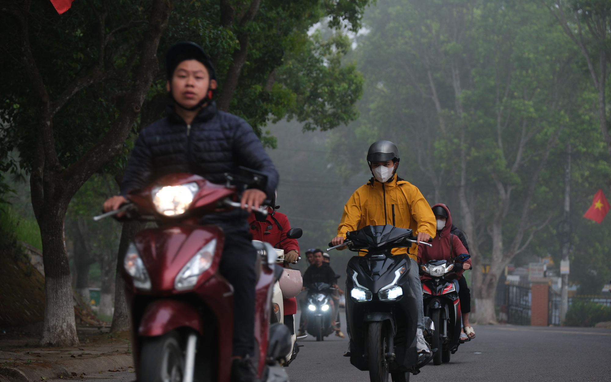 Sương mù phủ khắp Đà Lạt giữa đợt cao điểm nắng nóng