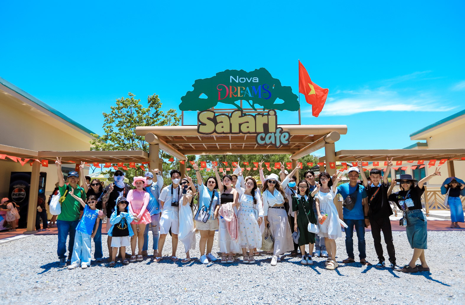 Turistas entusiasmados con el Carnaval Novaworld Phan Thiet - Foto 2. Cuộc phiêu lưu tại Lãnh địa khủng long Dino Park