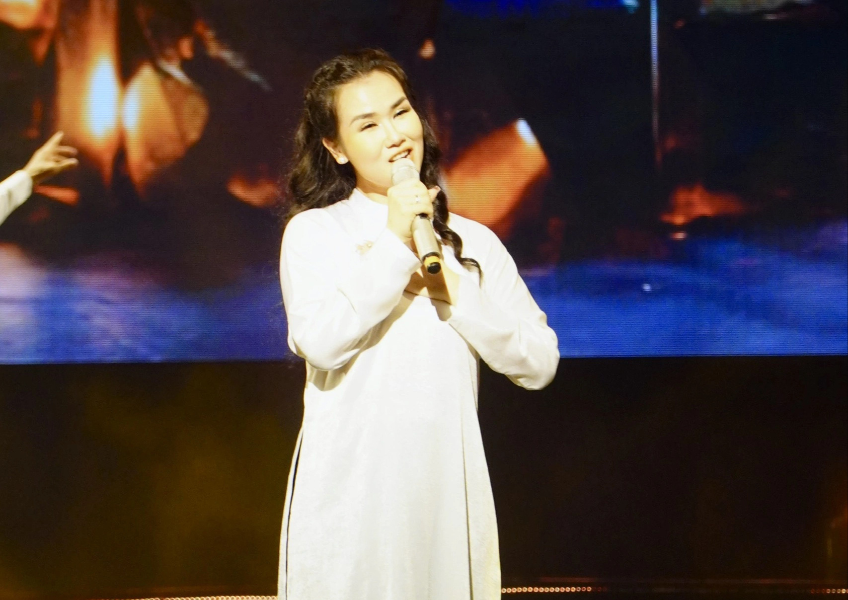 Vo Ha Tram ច្រៀង Võ Hạ Trâm hát