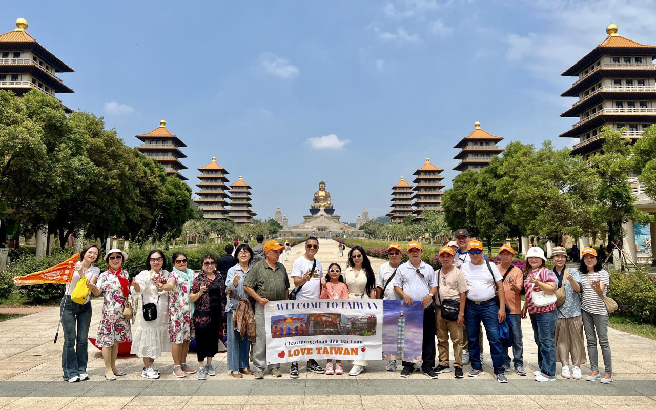 Người Việt ở Đài Loan: 'Chưa bao giờ trải qua trận động đất mạnh như vậy'- Ảnh 9. Đoàn du khách Việt ở Đài Loan chứng kiến động đất mạnh, tường khách sạn nứt vỡ