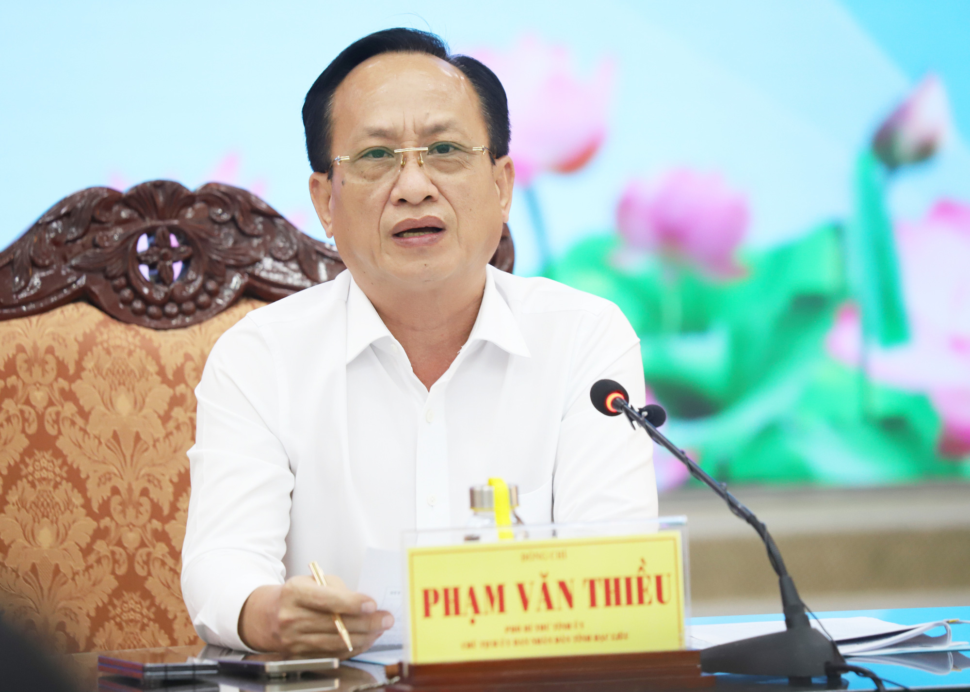 Chủ tịch UBND tỉnh Bạc Liêu Phạm Văn Thiều phát biểu tại hội nghị cung cấp thông tin cho báo chí vào chiều 3-4 - Ảnh: CHÍ QUỐC 