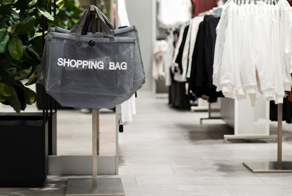 Visual merchandiser là gì? Mô tả công việc của nhân viên visual merchandiser- Ảnh 2. Visual merchandiser là ngành nghề quan trọng giúp thúc đẩy doanh số bán hàng