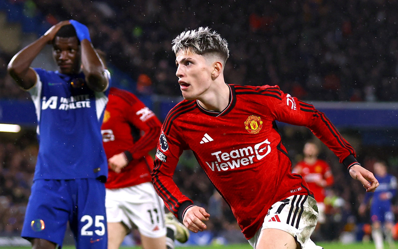 Hòa Man United, Liverpool mất ngôi đầu bảng vào tay Arsenal- Ảnh 5. Dẫn 3-2 đến phút 90+7, Man United vẫn thua ngược Chelsea