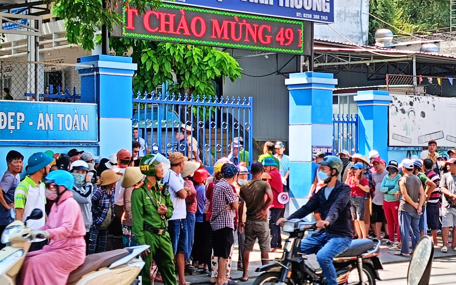 Trường kêu khó mở căng tin, học sinh tăng nguy cơ ngộ độc từ gánh hàng rong- Ảnh 3. Học sinh tử vong ở Nha Trang: Bộ Y tế đề nghị làm rõ nguyên nhân