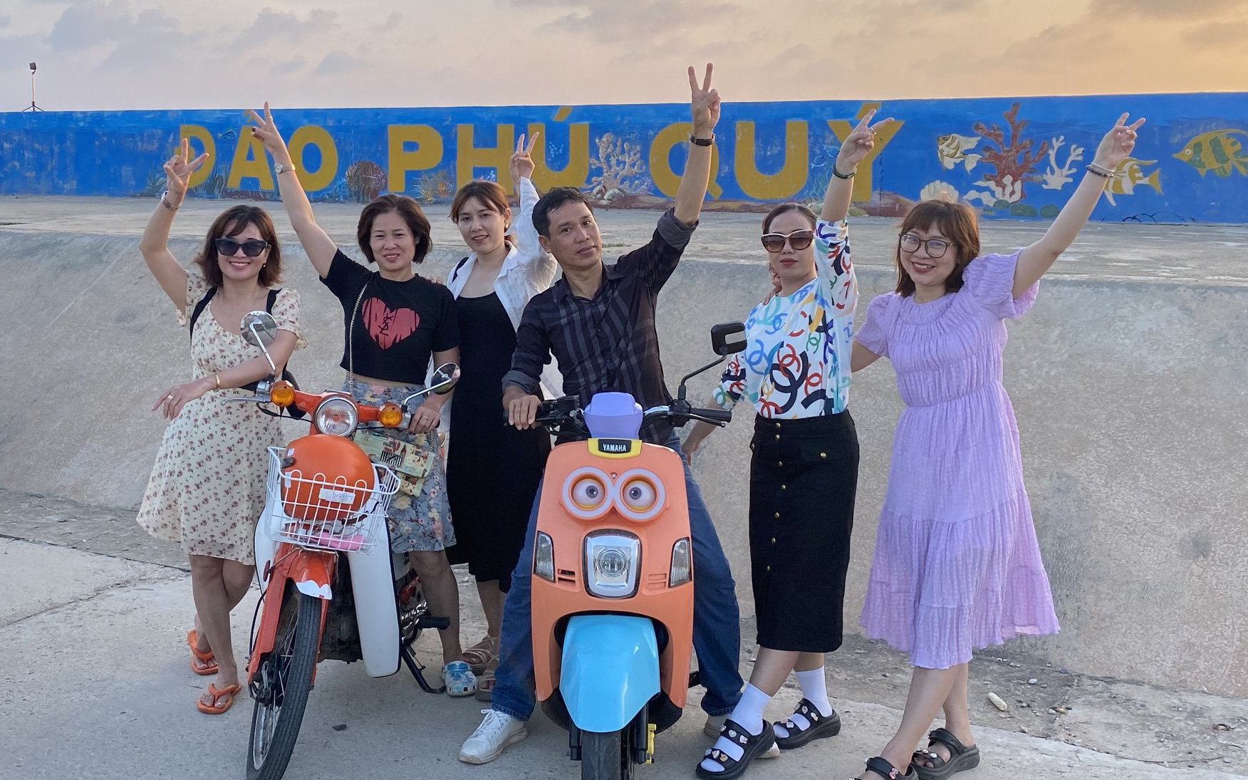 Cảng cấm tàu chở heo, bò sống, đảo Phú Quý thiếu 'thịt nóng'- Ảnh 2. Đảo Phú Quý bắt đầu vào mùa du lịch, khách tăng mạnh