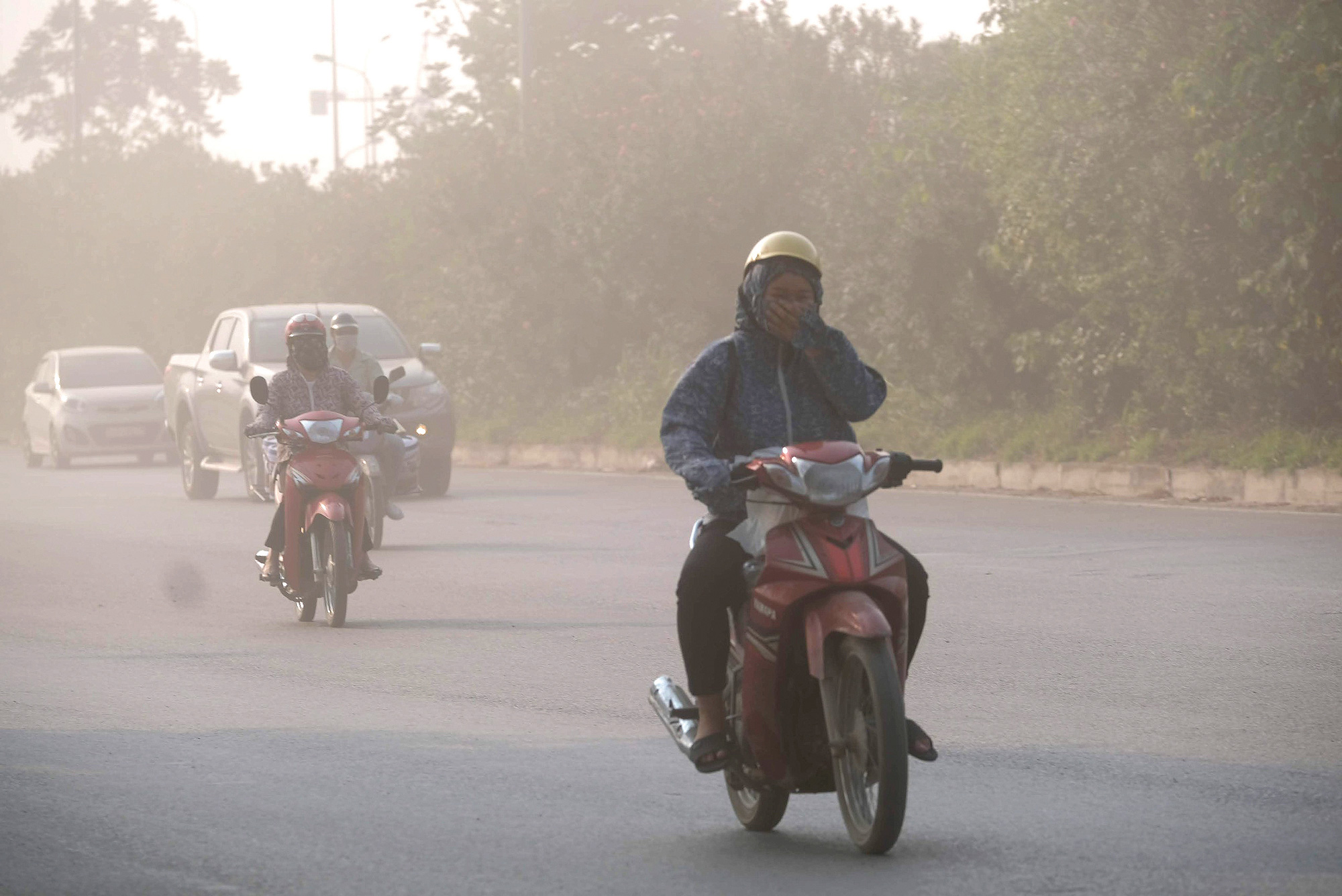 Không khí ô nhiễm, sờ đâu cũng ra bệnh - Ảnh 2.