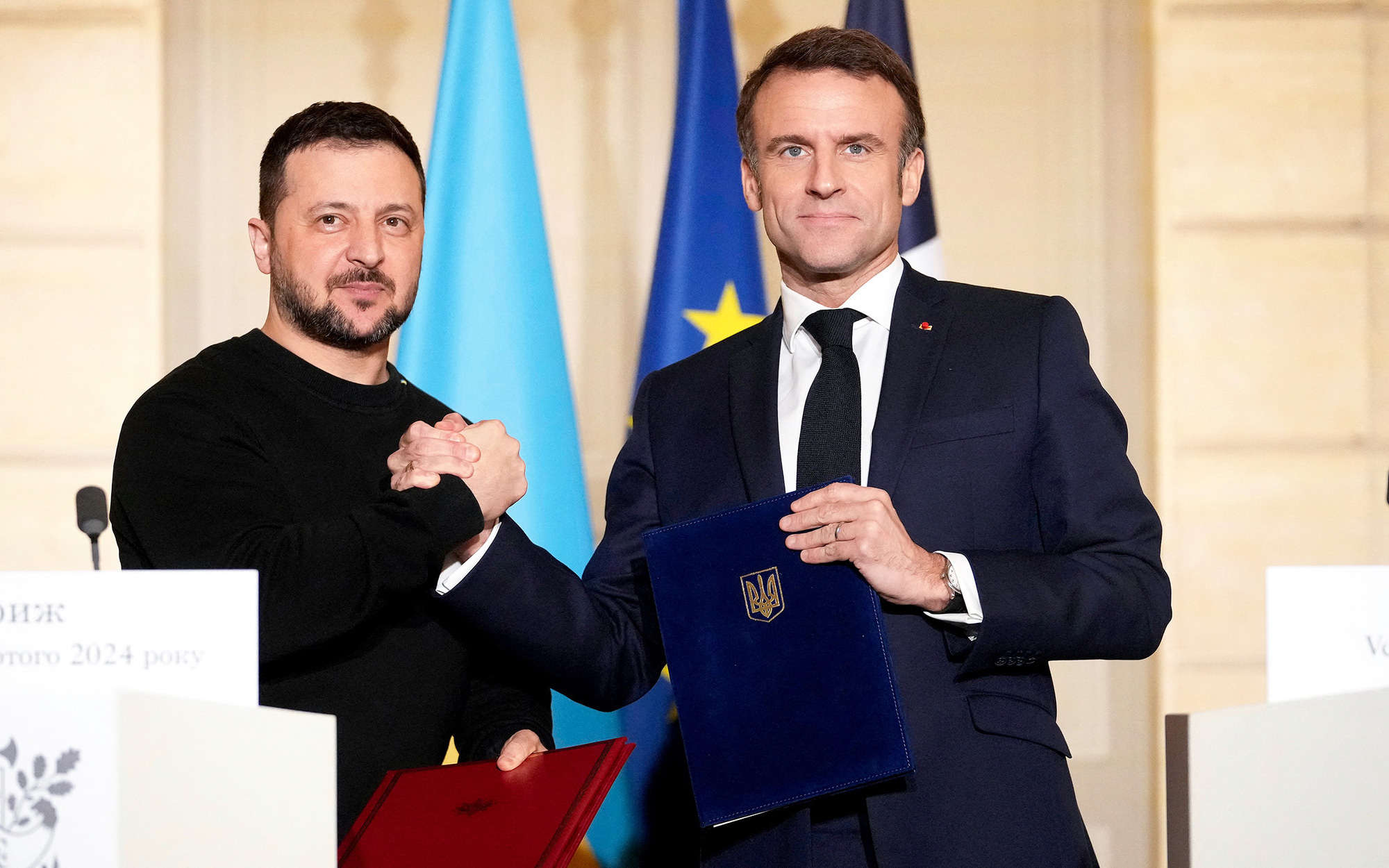 Tổng thống Pháp tuyên bố sẵn sàng đối thoại với ông Putin- Ảnh 2. Ông Macron tỏa sáng trên vũ đài Ukraine