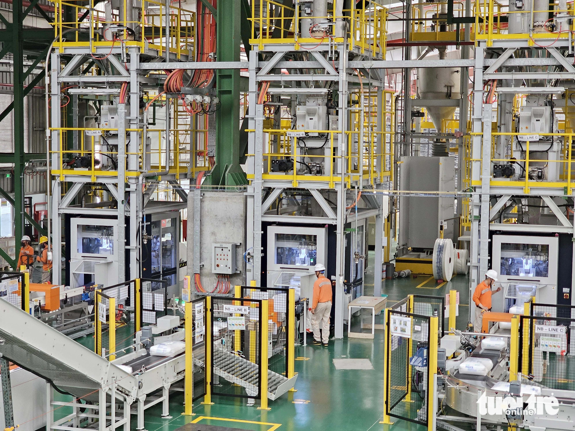 Bên trong Tổ hợp hóa dầu Long Sơn, ảnh chụp vào giai đoạn nhà máy vận hành thử nghiệm tháng 2-2024 - Ảnh: NGỌC HIỂN