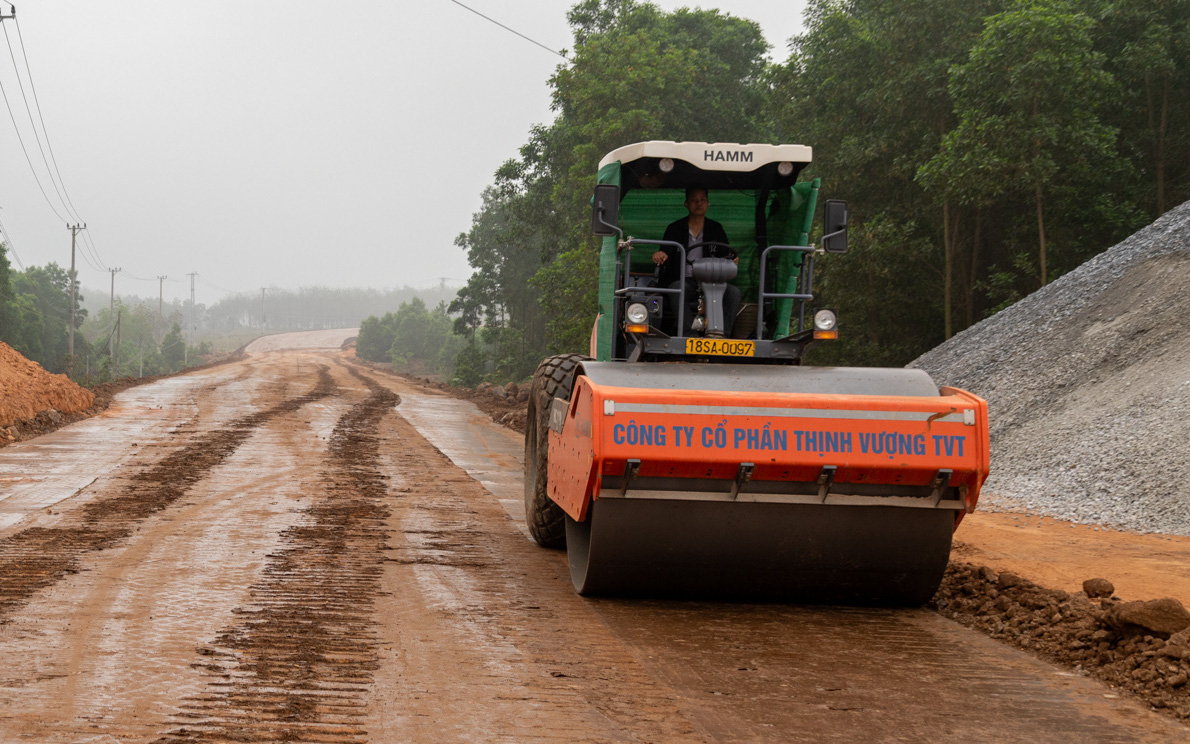 Quảng Trị hỏa tốc cử 5 phó giám đốc giúp hai huyện gỡ mặt bằng cao tốc- Ảnh 3. Quảng Trị yêu cầu bí thư, chủ tịch huyện về gặp dân gỡ vướng mặt bằng cao tốc