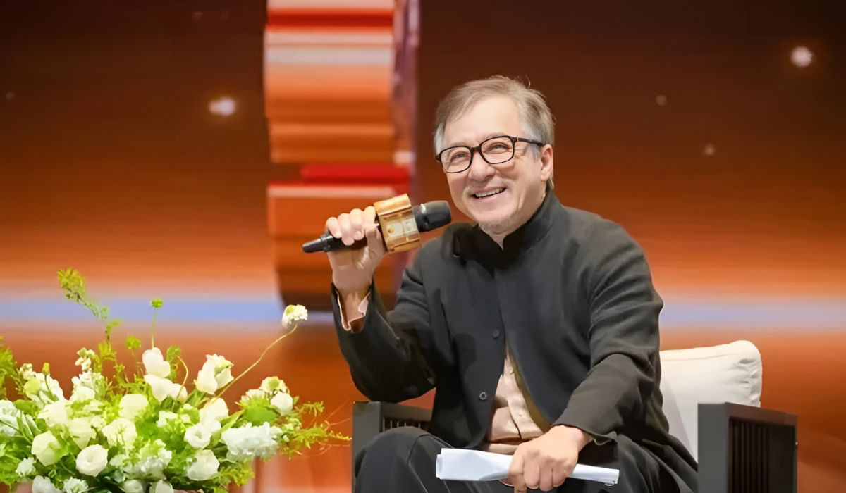 ジャッキー・チェンの画像が誕生日直前の記者会見で公開 - 写真: Yahoo News Singapore